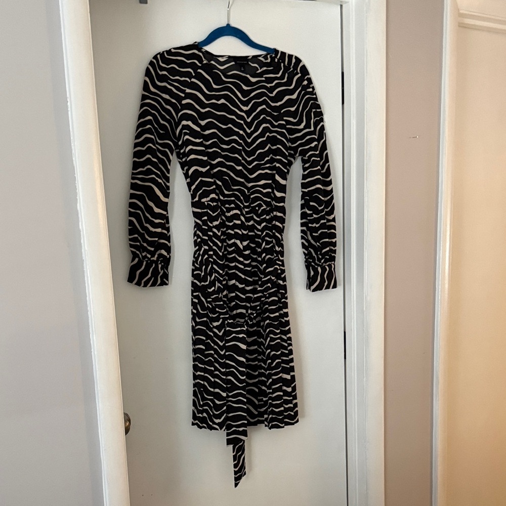 Who What Wear Black & Cream Wave-Print Midi Dress